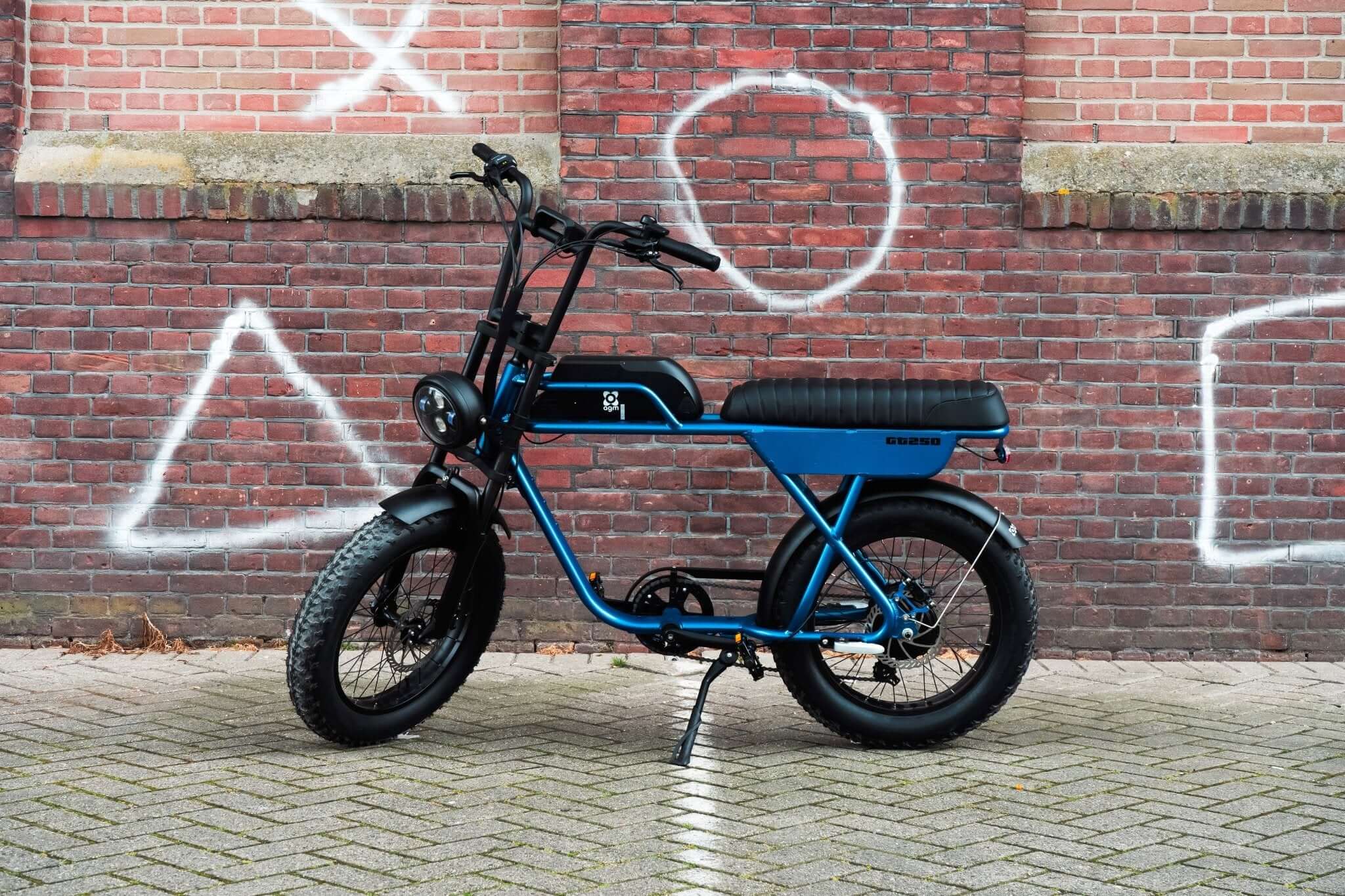 AGM GT250 - Blauw - Dailyride